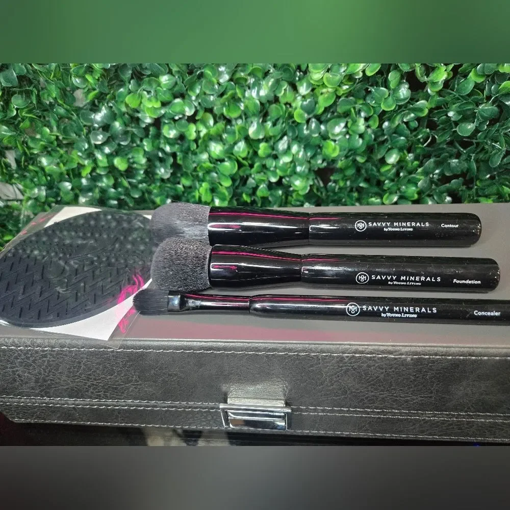 Savvy Minerals Make Up Brush Set Contour,foundation And Concealer W/cleaning Pad